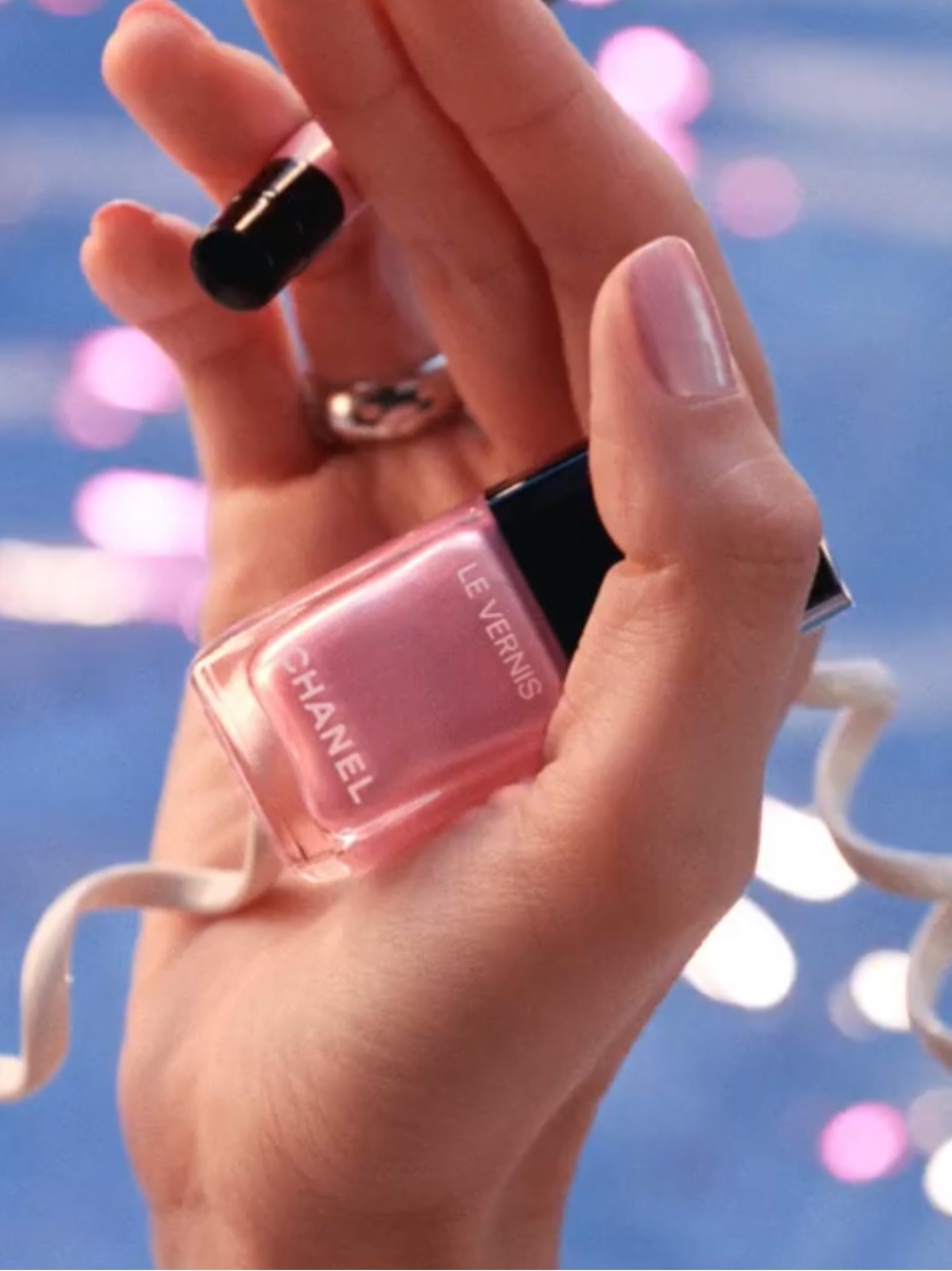 CHANEL Nail 413 Party Girl Limited Edition Chanel Le Vernis Party Girl Pink